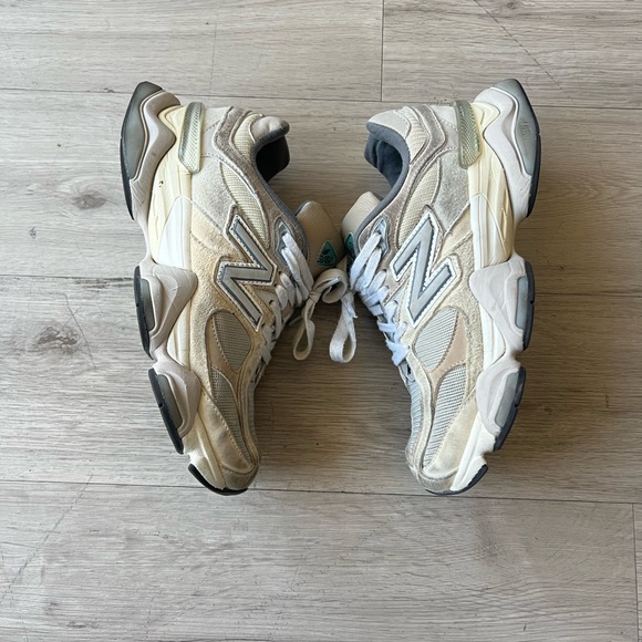 New Balance Women's Gray Sneakers - Picture 5 of 12